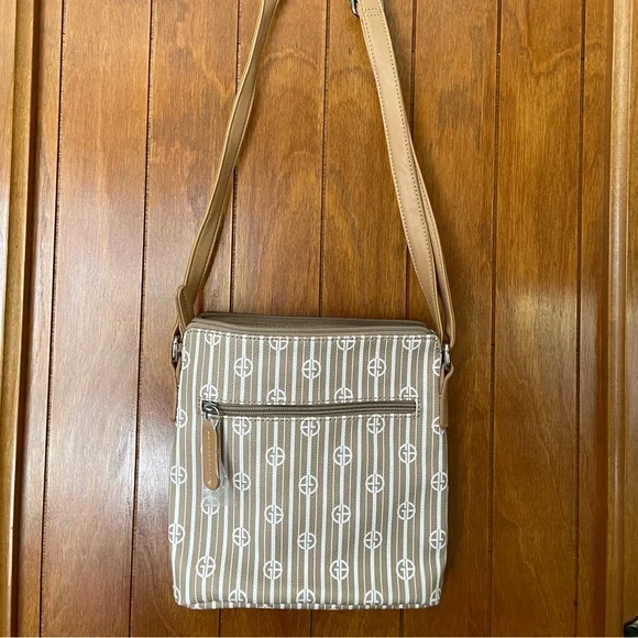✨HP✨ NWOT “GIANI BERNINI” TAN/BEIGE CROSSBODY PURSE WITH ADJUSTABLE STRAP - Picture 4 of 9